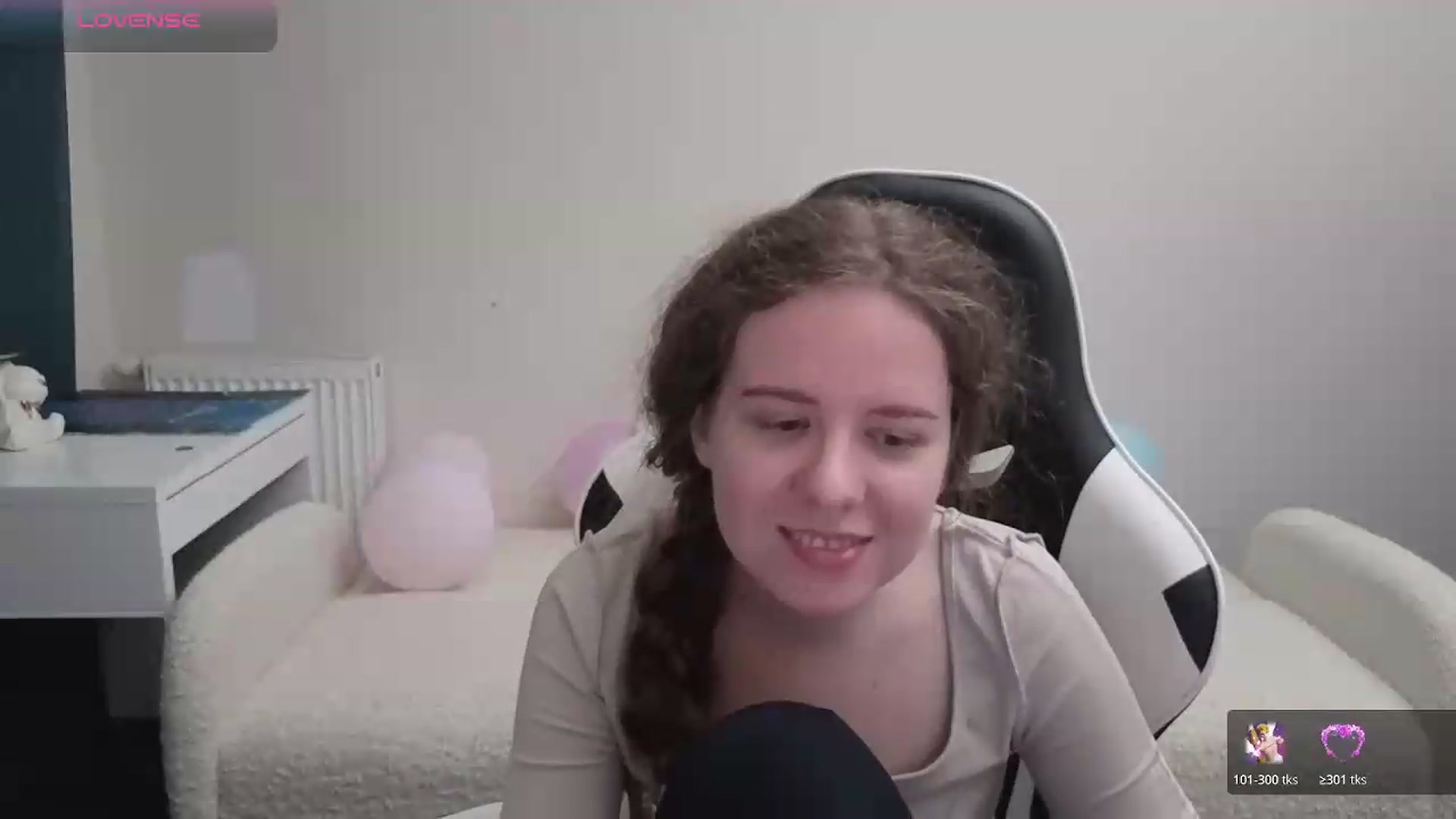Gallery image thumbnail from BlueFlowerr's myfreecams stream on, 05/18/2026, 19:06 image 19 of 20