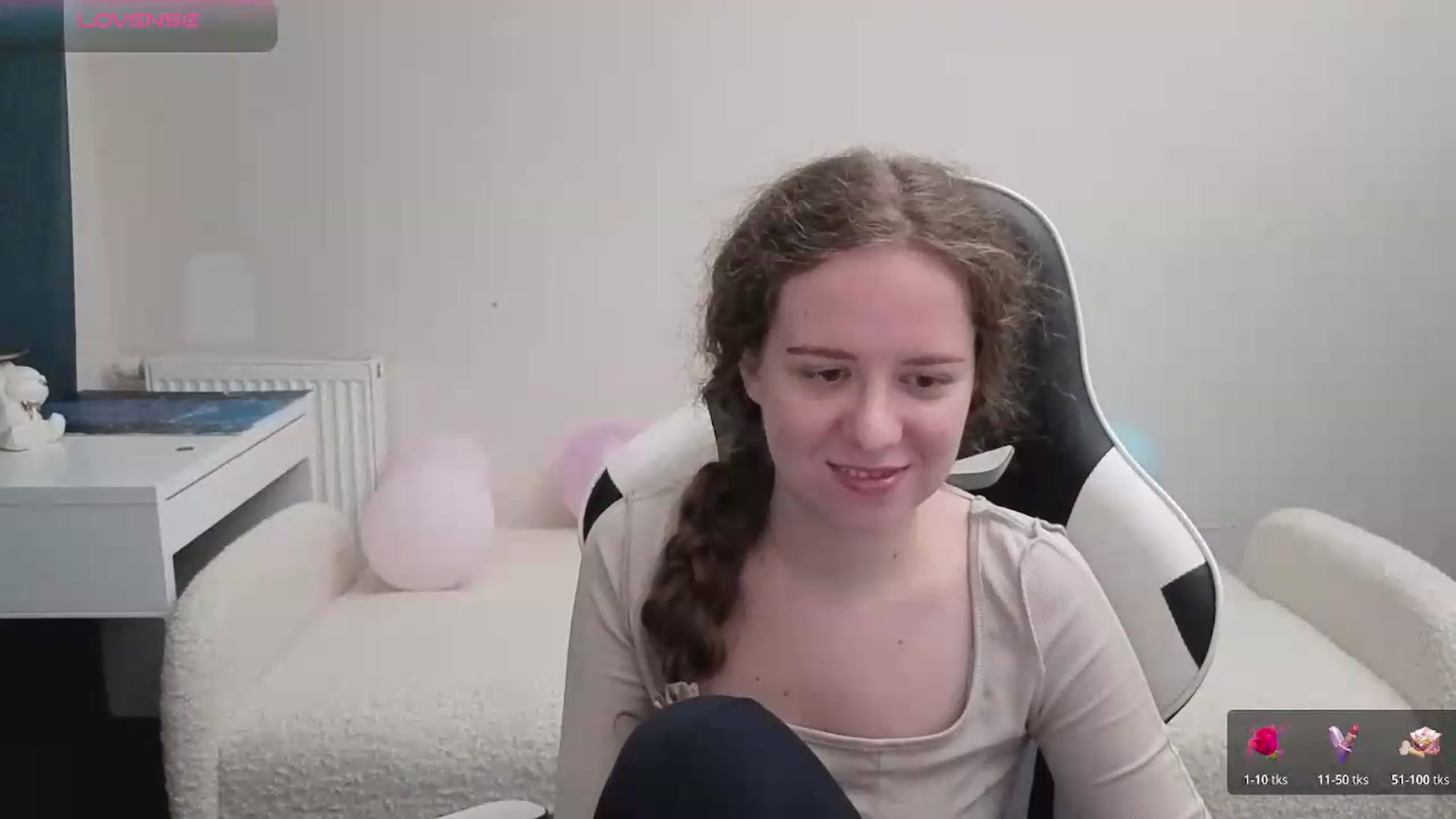 Gallery image thumbnail from BlueFlowerr's myfreecams stream on, 05/18/2026, 19:06 image 16 of 20