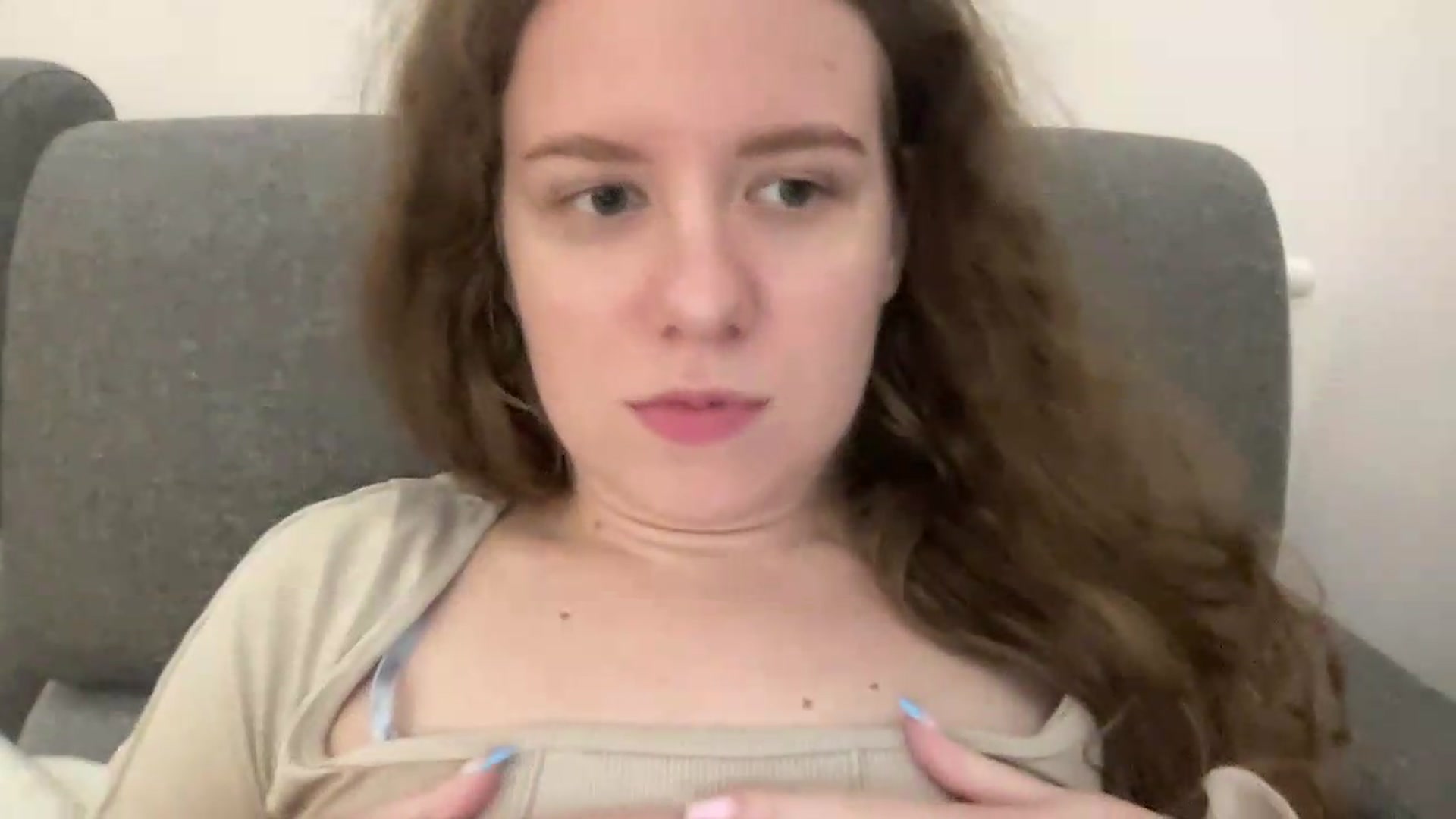 Gallery image thumbnail from BlueFlowerr's myfreecams stream on, 05/19/2026, 24:17 image 11 of 20