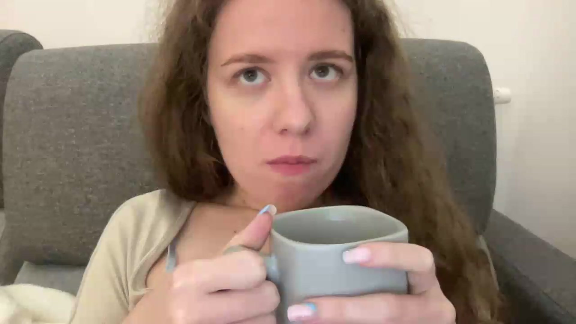 Gallery image thumbnail from BlueFlowerr's myfreecams stream on, 05/19/2026, 24:17 image 18 of 20