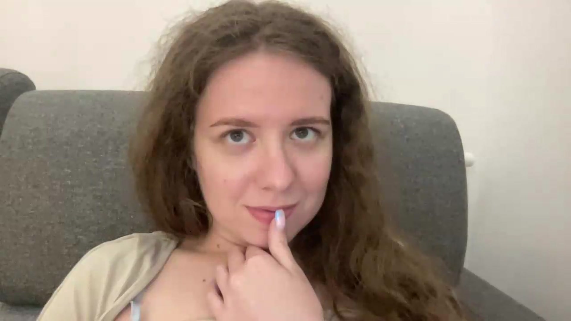 Gallery image thumbnail from BlueFlowerr's myfreecams stream on, 05/19/2026, 24:17 image 16 of 20