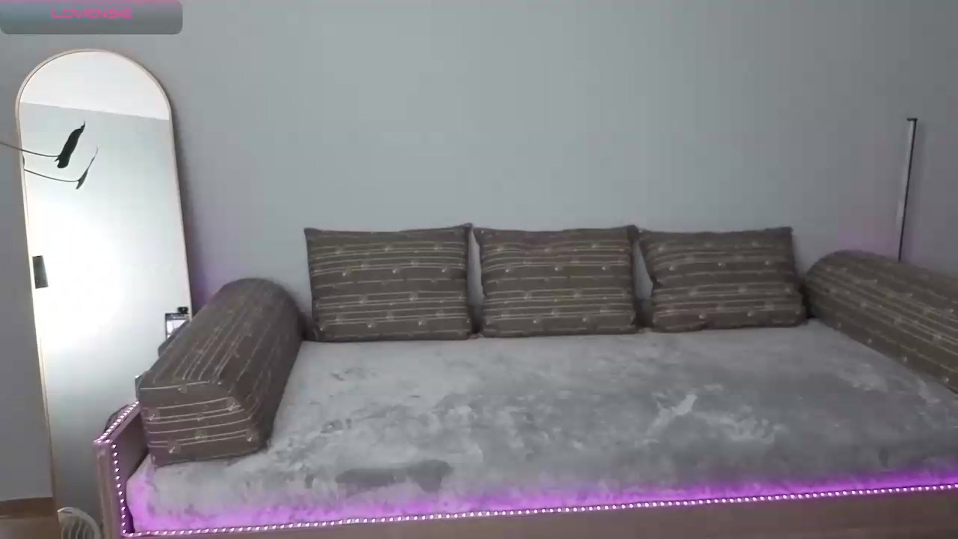 Gallery image thumbnail from BlueFlowerr's myfreecams stream on, 05/21/2026, 18:52 image 17 of 20