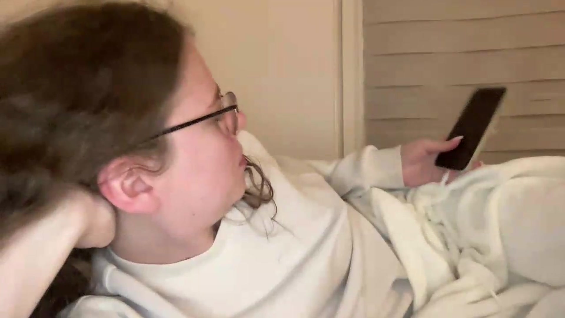 Gallery image thumbnail from BlueFlowerr's myfreecams stream on, 05/22/2026, 24:42 image 6 of 20