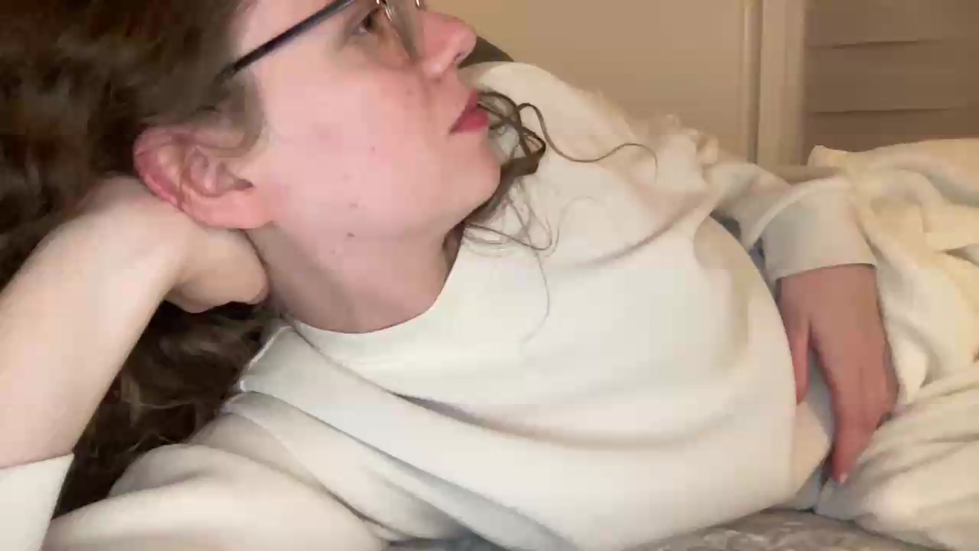 Gallery image thumbnail from BlueFlowerr's myfreecams stream on, 05/22/2026, 24:42 image 4 of 20