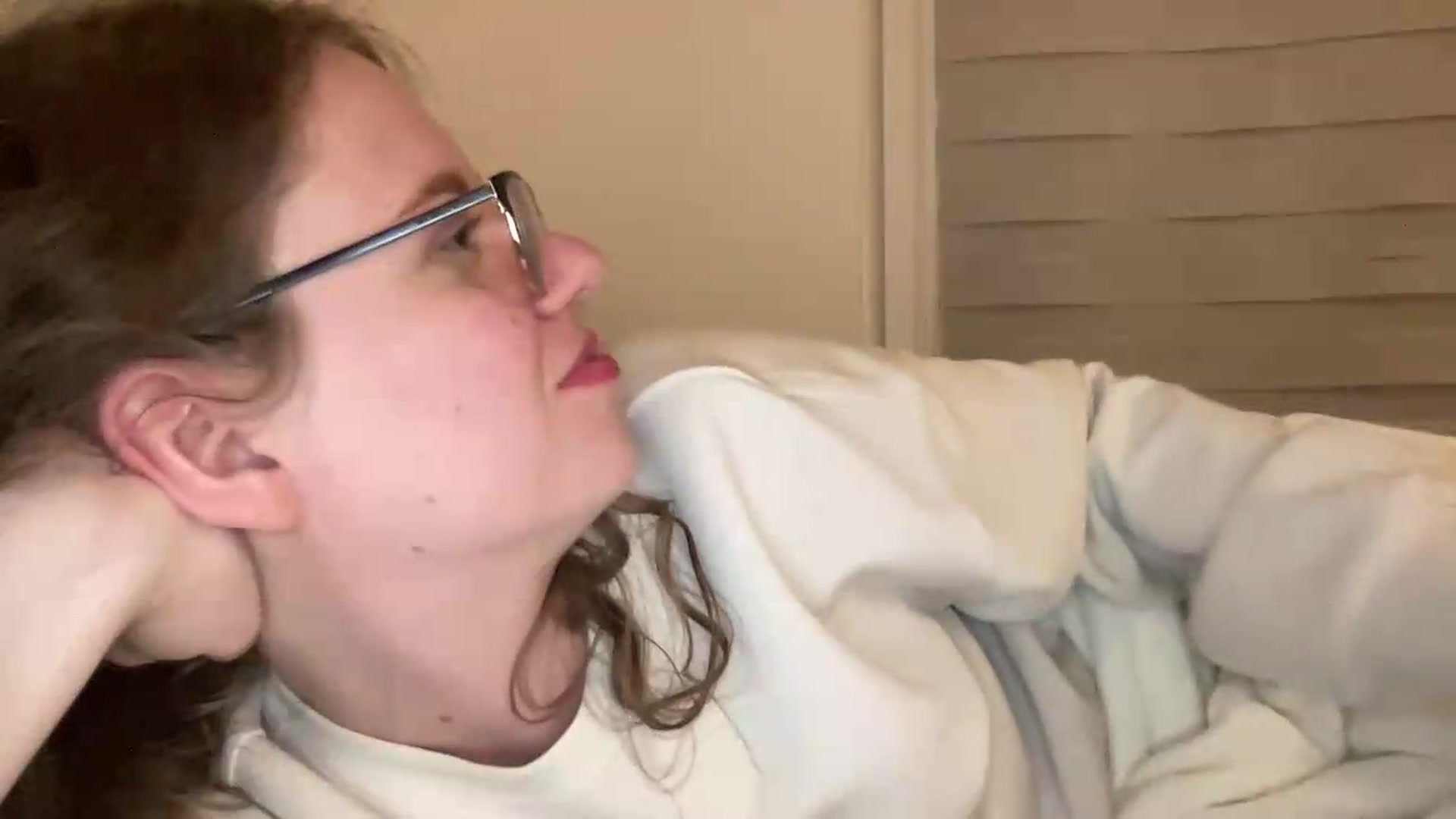 Gallery image thumbnail from BlueFlowerr's myfreecams stream on, 05/22/2026, 24:42 image 8 of 20