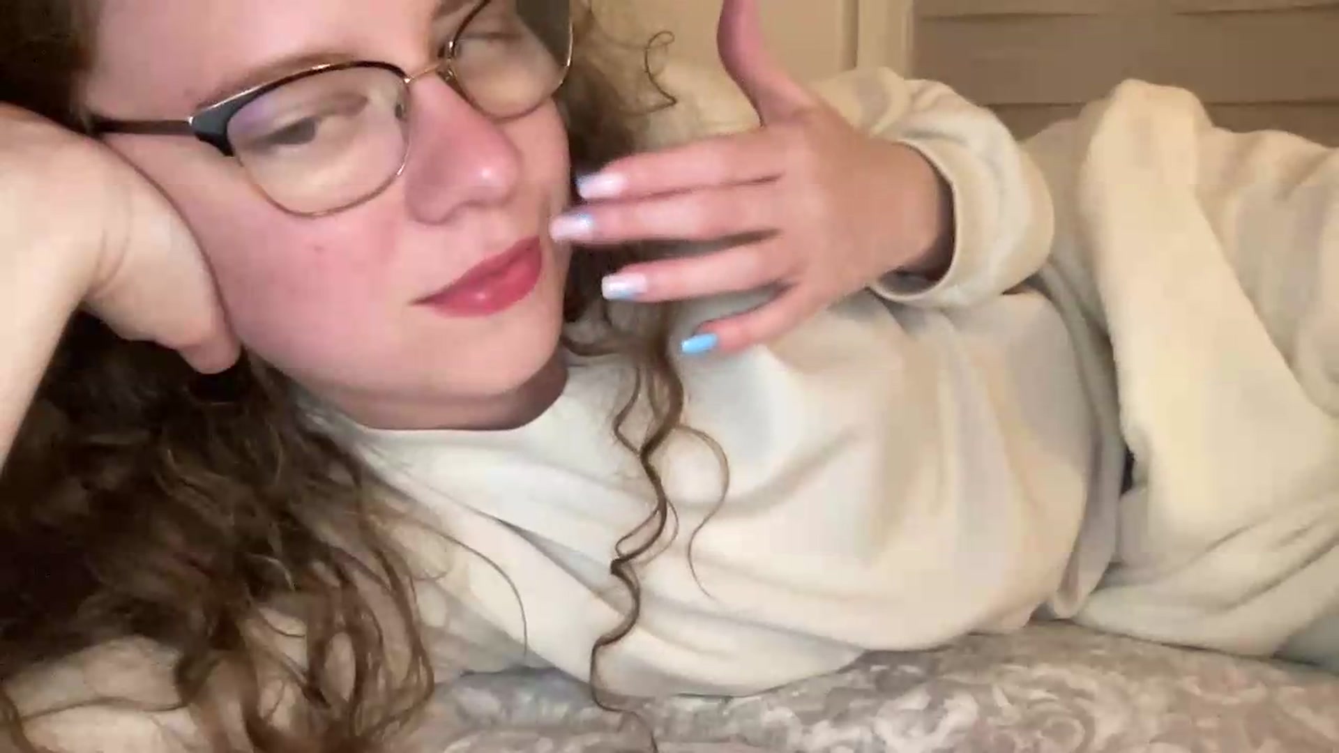 Gallery image thumbnail from BlueFlowerr's myfreecams stream on, 05/22/2026, 24:42 image 19 of 20