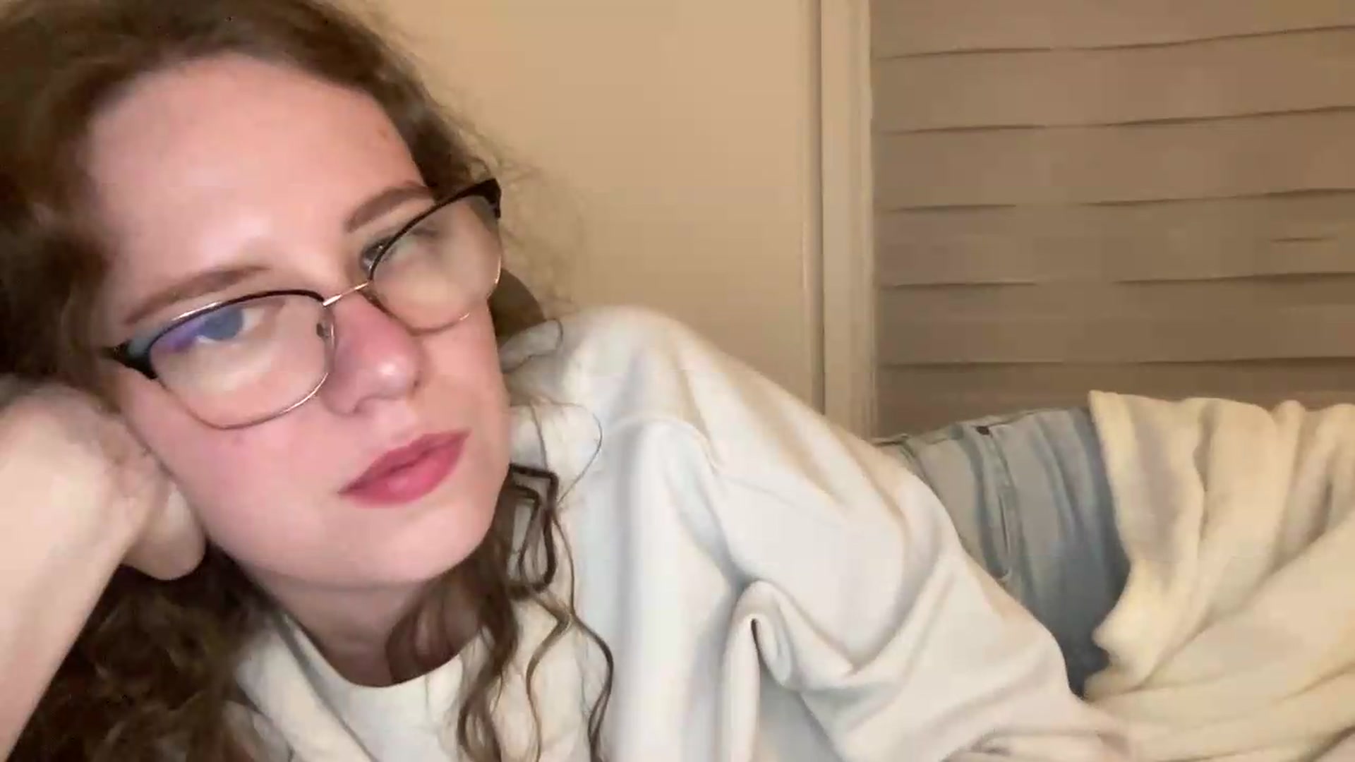 Gallery image thumbnail from BlueFlowerr's myfreecams stream on, 05/22/2026, 24:42 image 11 of 20