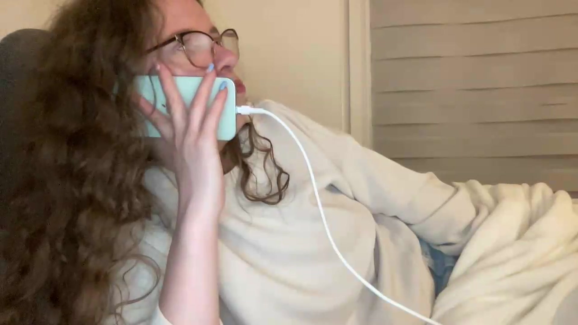 Gallery image thumbnail from BlueFlowerr's myfreecams stream on, 05/22/2026, 24:42 image 10 of 20