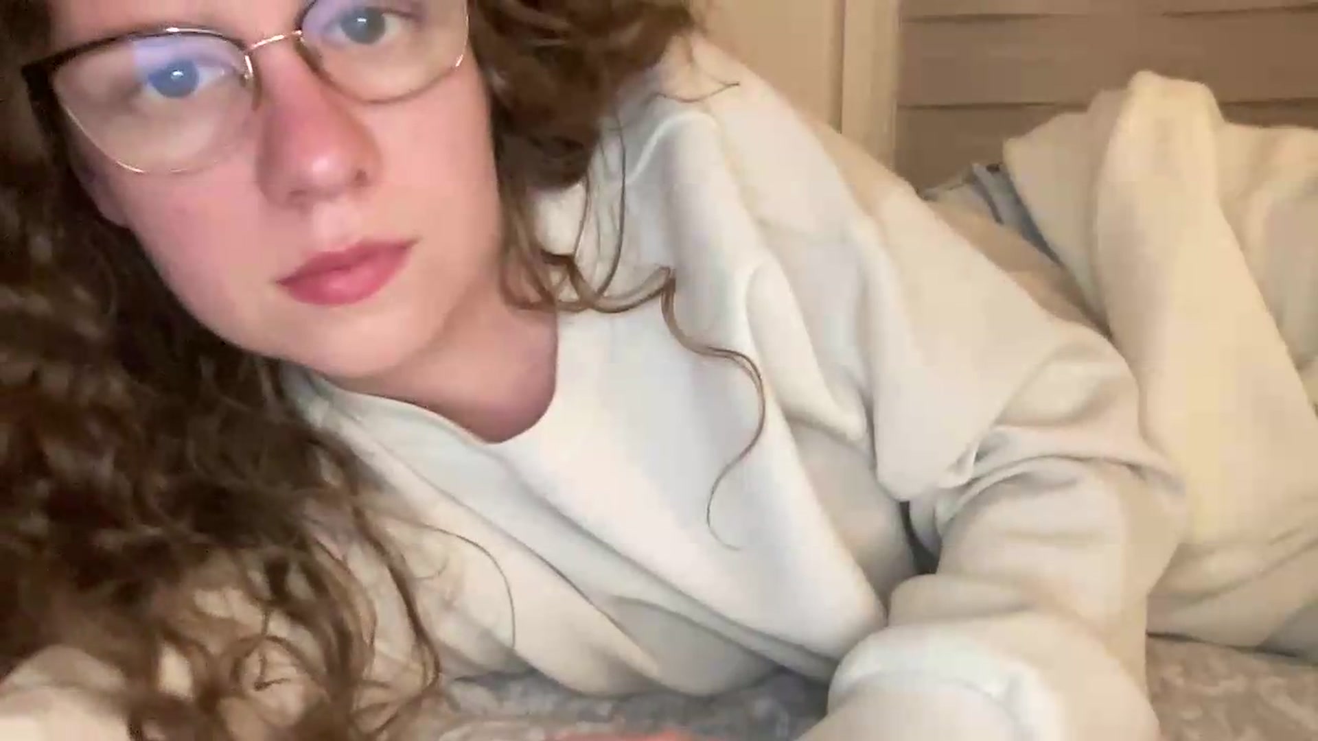 Gallery image thumbnail from BlueFlowerr's myfreecams stream on, 05/22/2026, 24:42 image 20 of 20