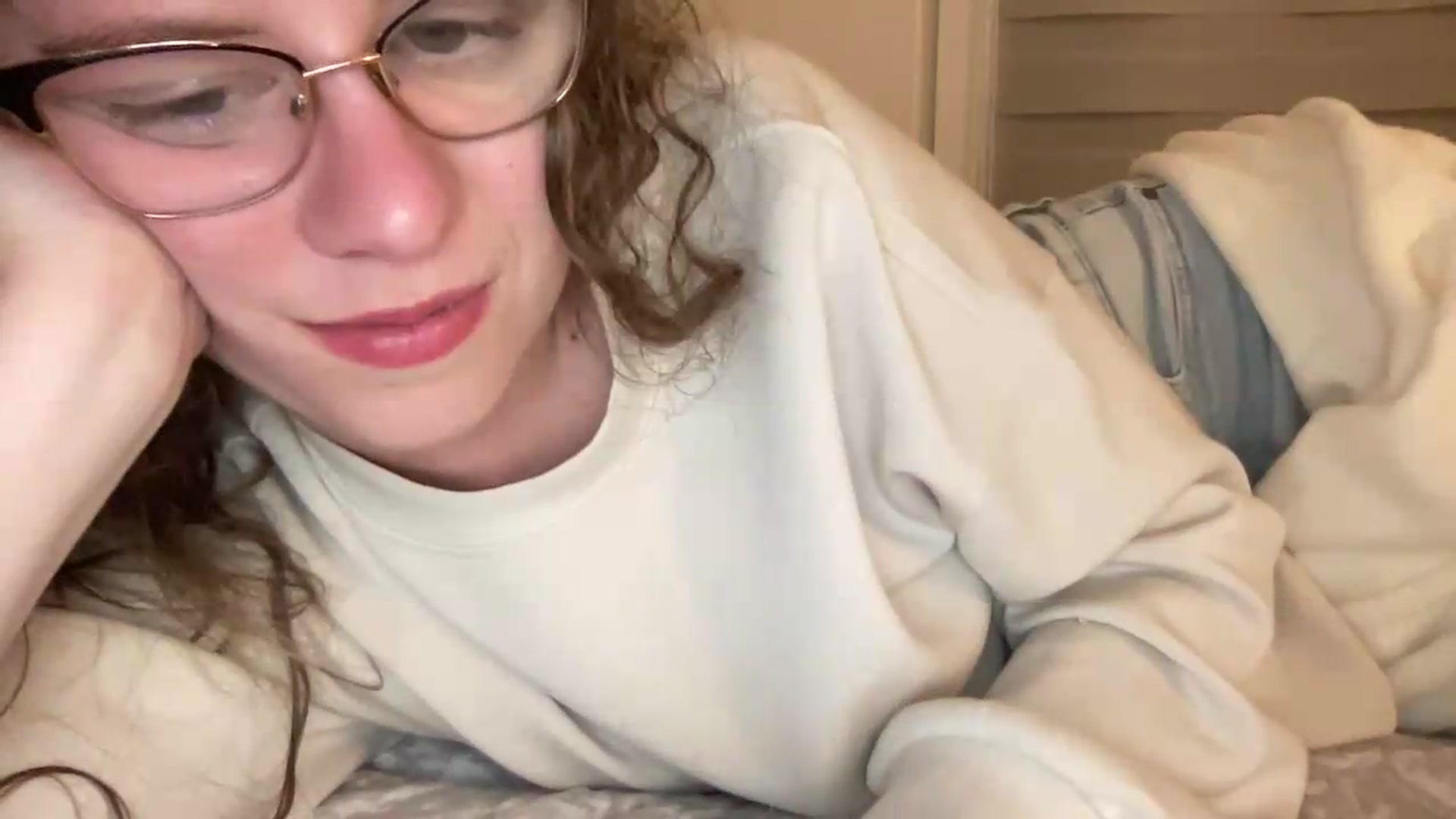 Gallery image thumbnail from BlueFlowerr's myfreecams stream on, 05/22/2026, 24:42 image 16 of 20