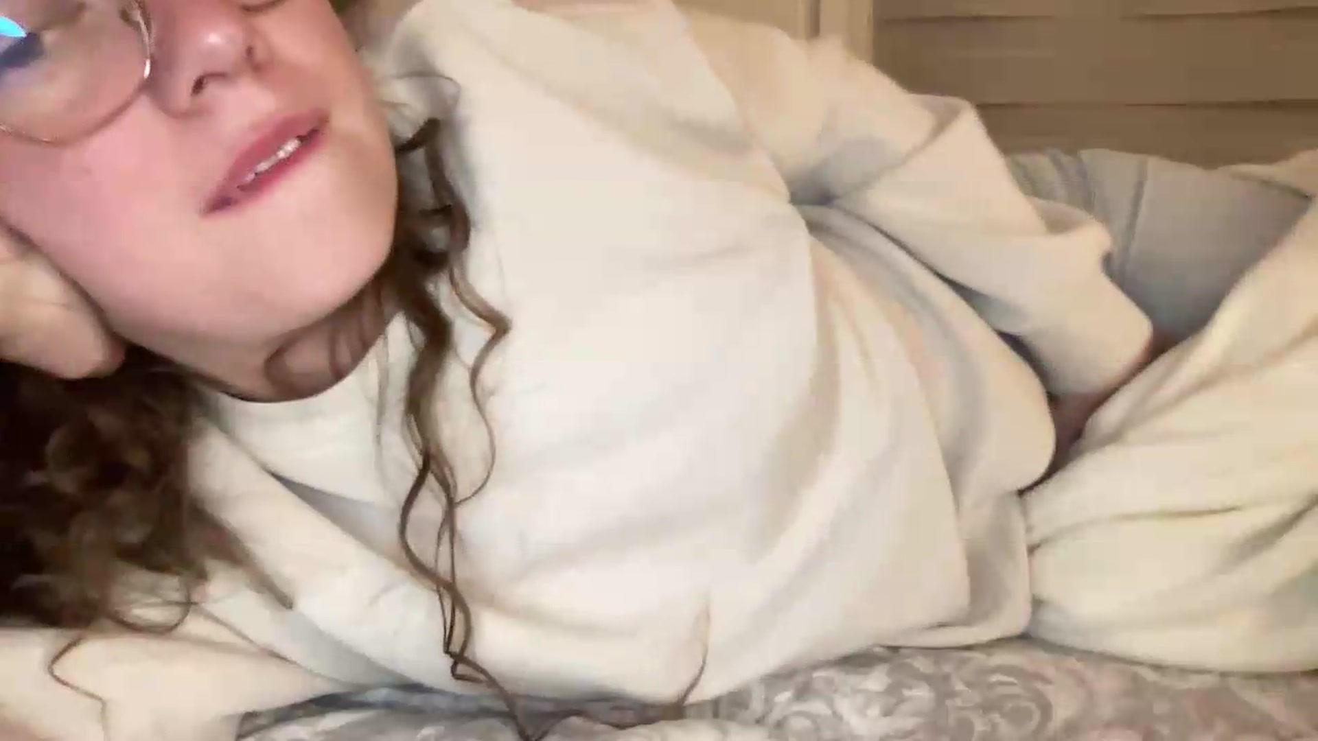Gallery image thumbnail from BlueFlowerr's myfreecams stream on, 05/22/2026, 24:42 image 12 of 20