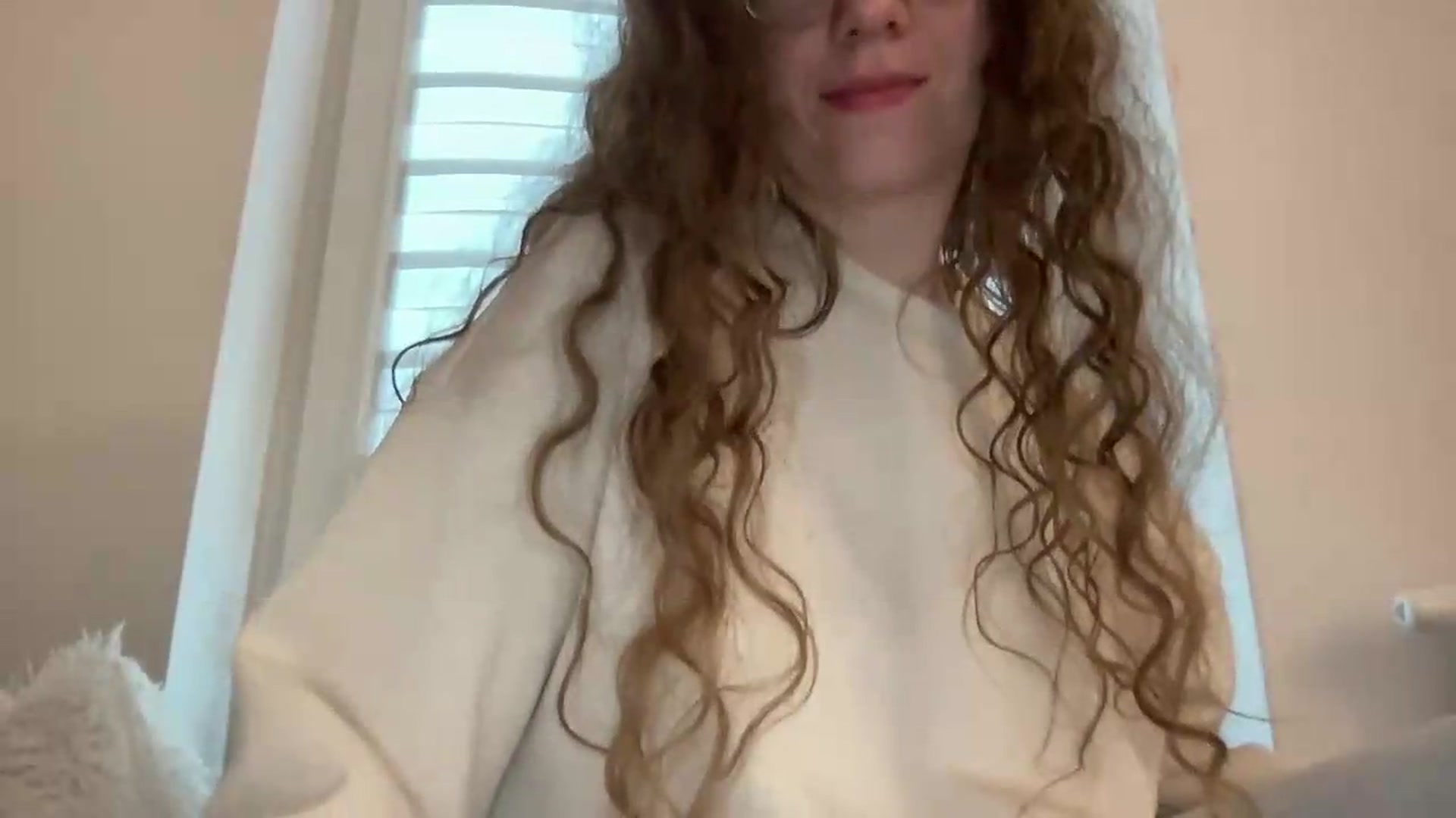 Gallery image thumbnail from BlueFlowerr's myfreecams stream on, 05/22/2026, 03:16 image 18 of 20