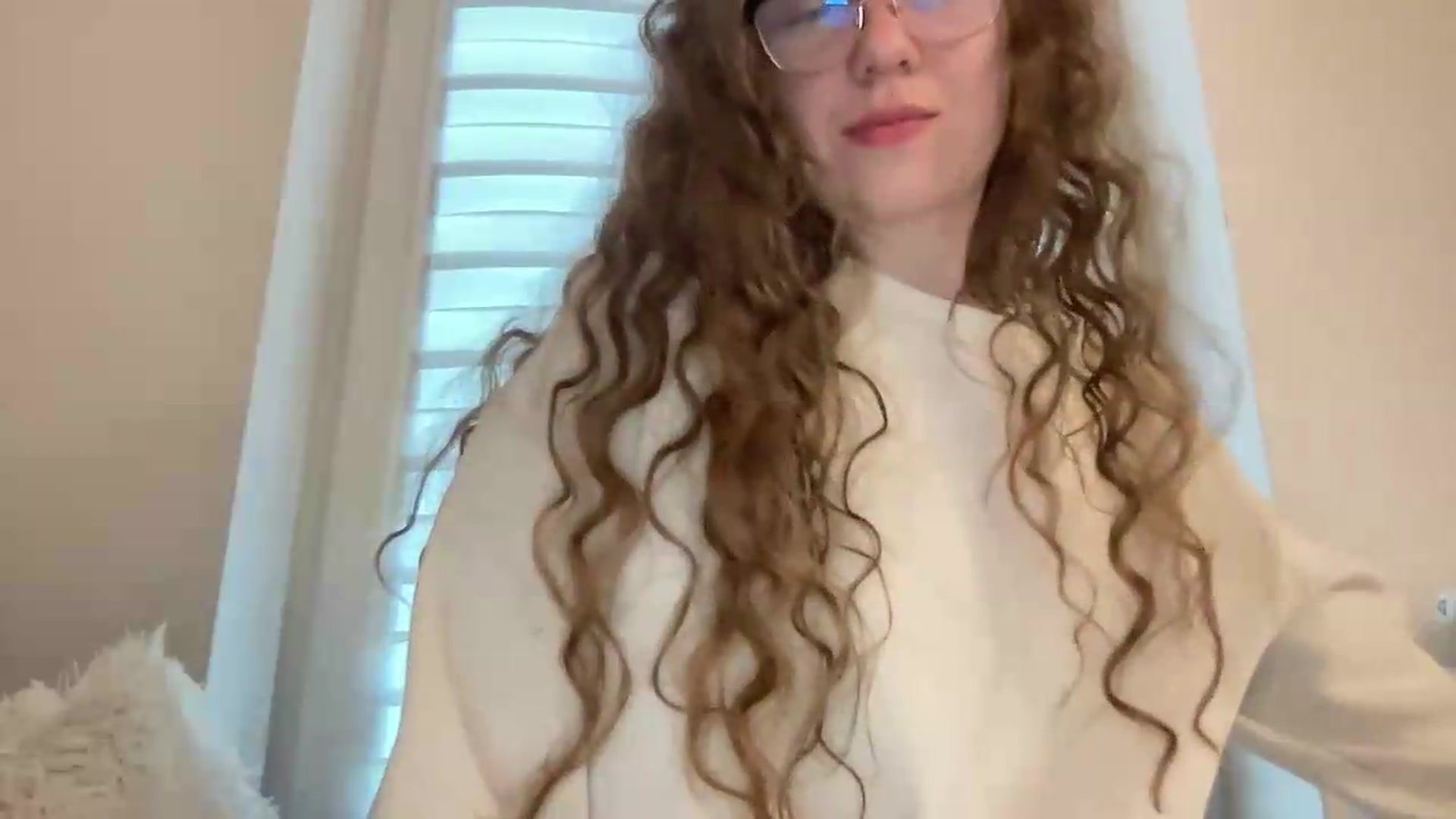 Gallery image thumbnail from BlueFlowerr's myfreecams stream on, 05/22/2026, 03:16 image 14 of 20