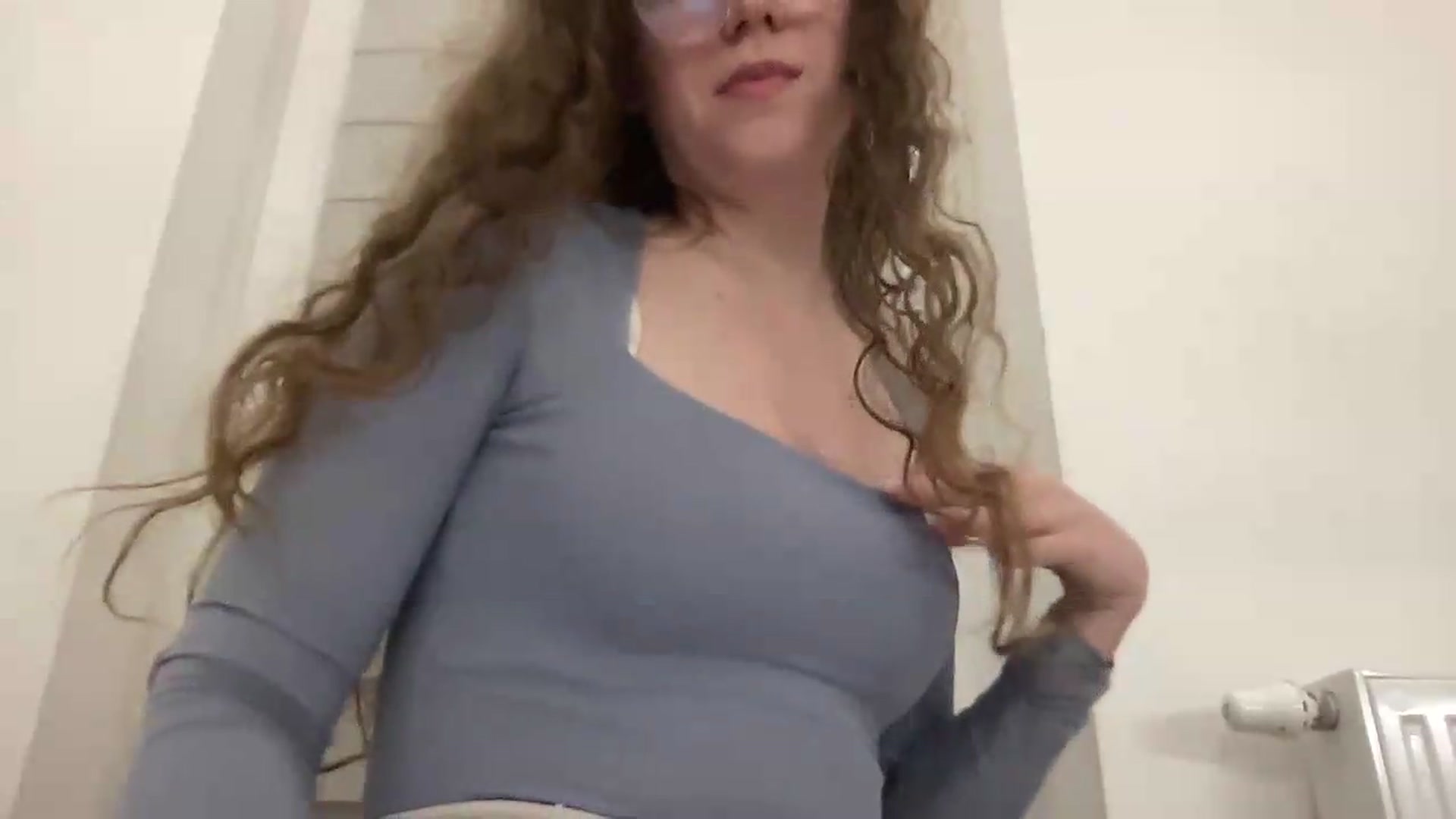 Gallery image thumbnail from BlueFlowerr's myfreecams stream on, 05/22/2026, 21:04 image 18 of 20