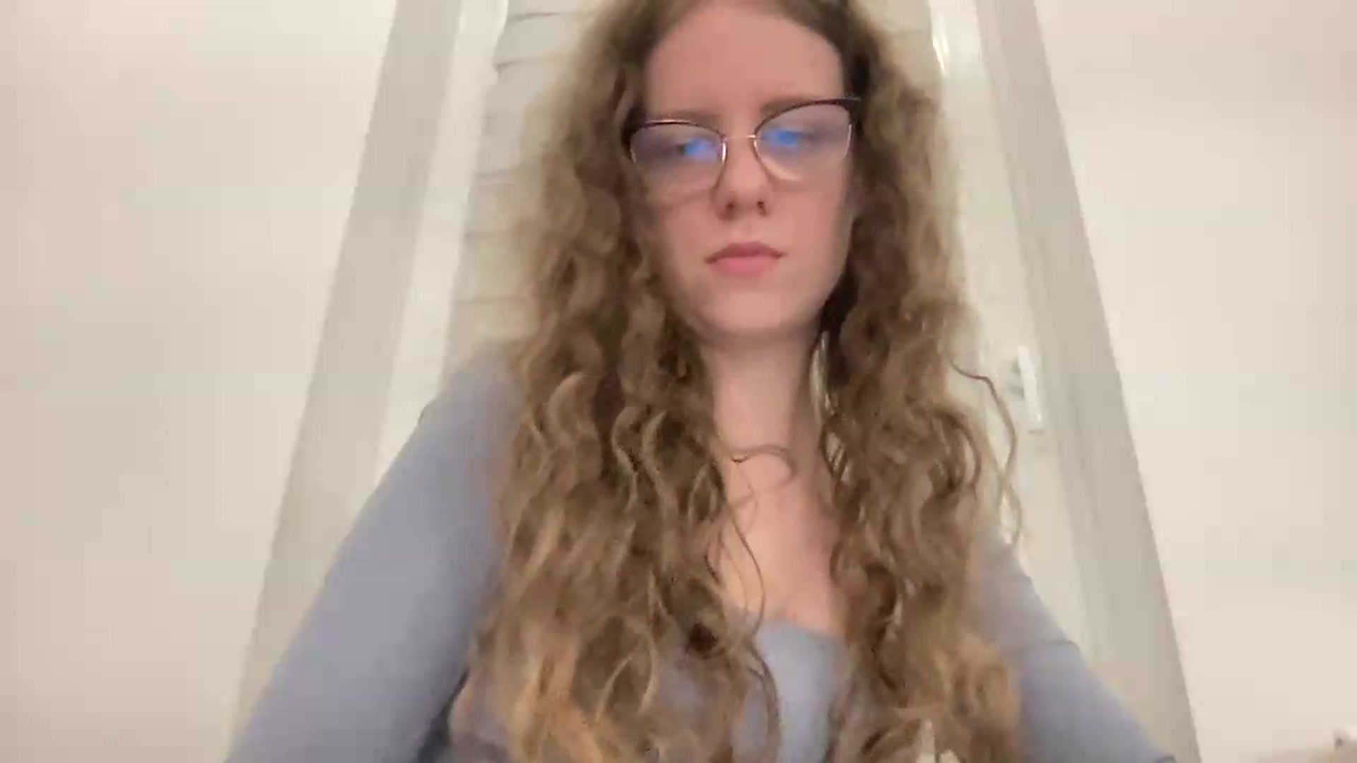 Gallery image thumbnail from BlueFlowerr's myfreecams stream on, 05/22/2026, 21:04 image 13 of 20