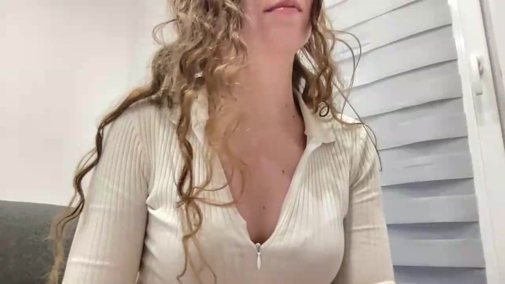 Gallery image thumbnail from BlueFlowerr's myfreecams stream on, 05/23/2026, 19:31 image 5 of 20
