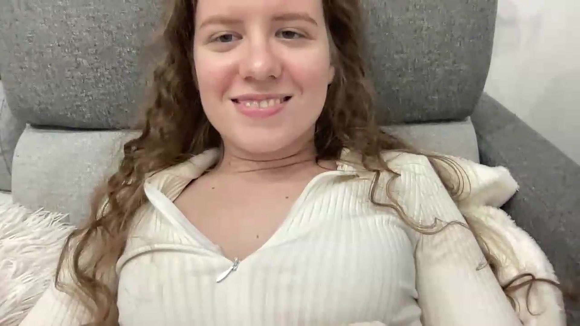 Gallery image thumbnail from BlueFlowerr's myfreecams stream on, 05/23/2026, 19:31 image 16 of 20