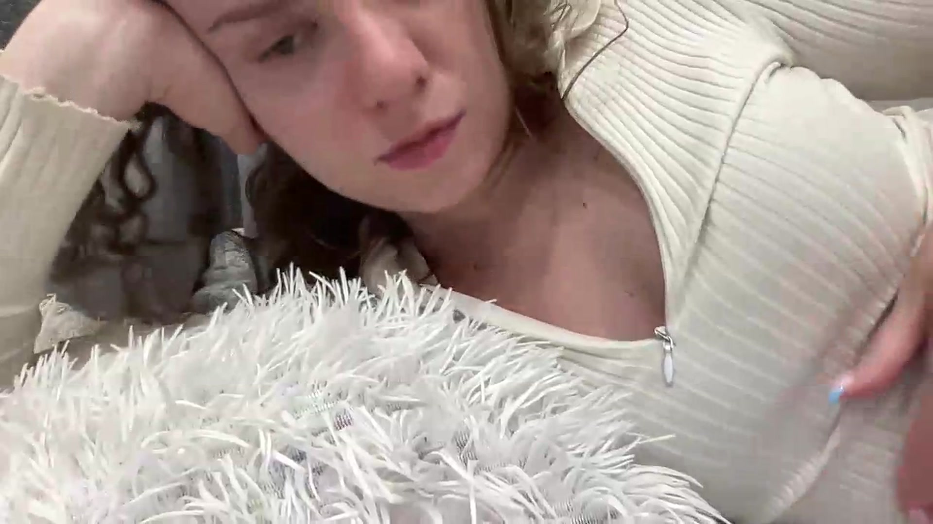 Gallery image thumbnail from BlueFlowerr's myfreecams stream on, 05/23/2026, 21:31 image 17 of 20