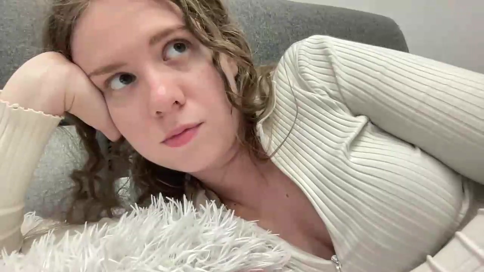 Gallery image thumbnail from BlueFlowerr's myfreecams stream on, 05/23/2026, 21:31 image 15 of 20