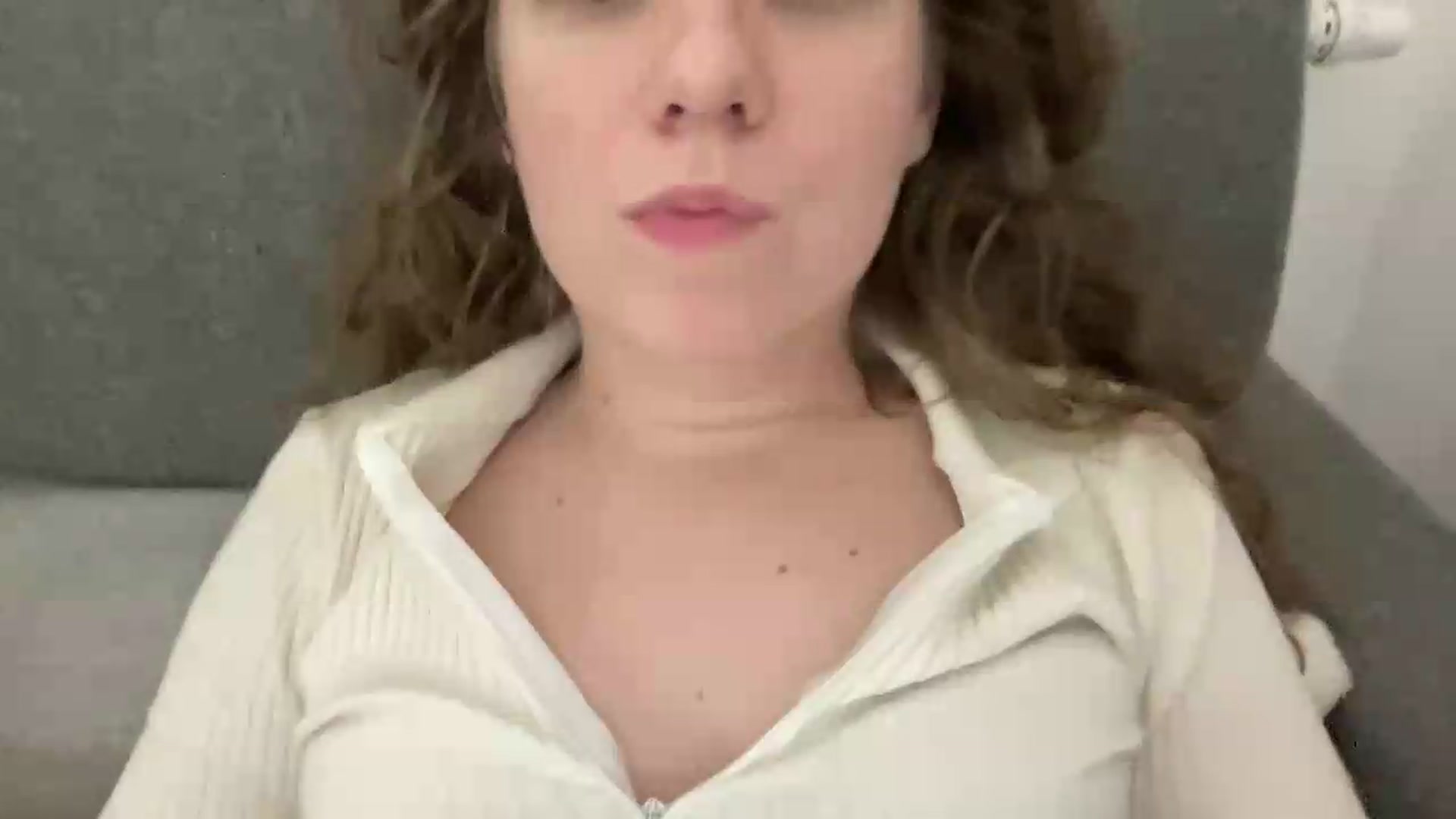 Gallery image thumbnail from BlueFlowerr's myfreecams stream on, 05/24/2026, 01:56 image 10 of 20