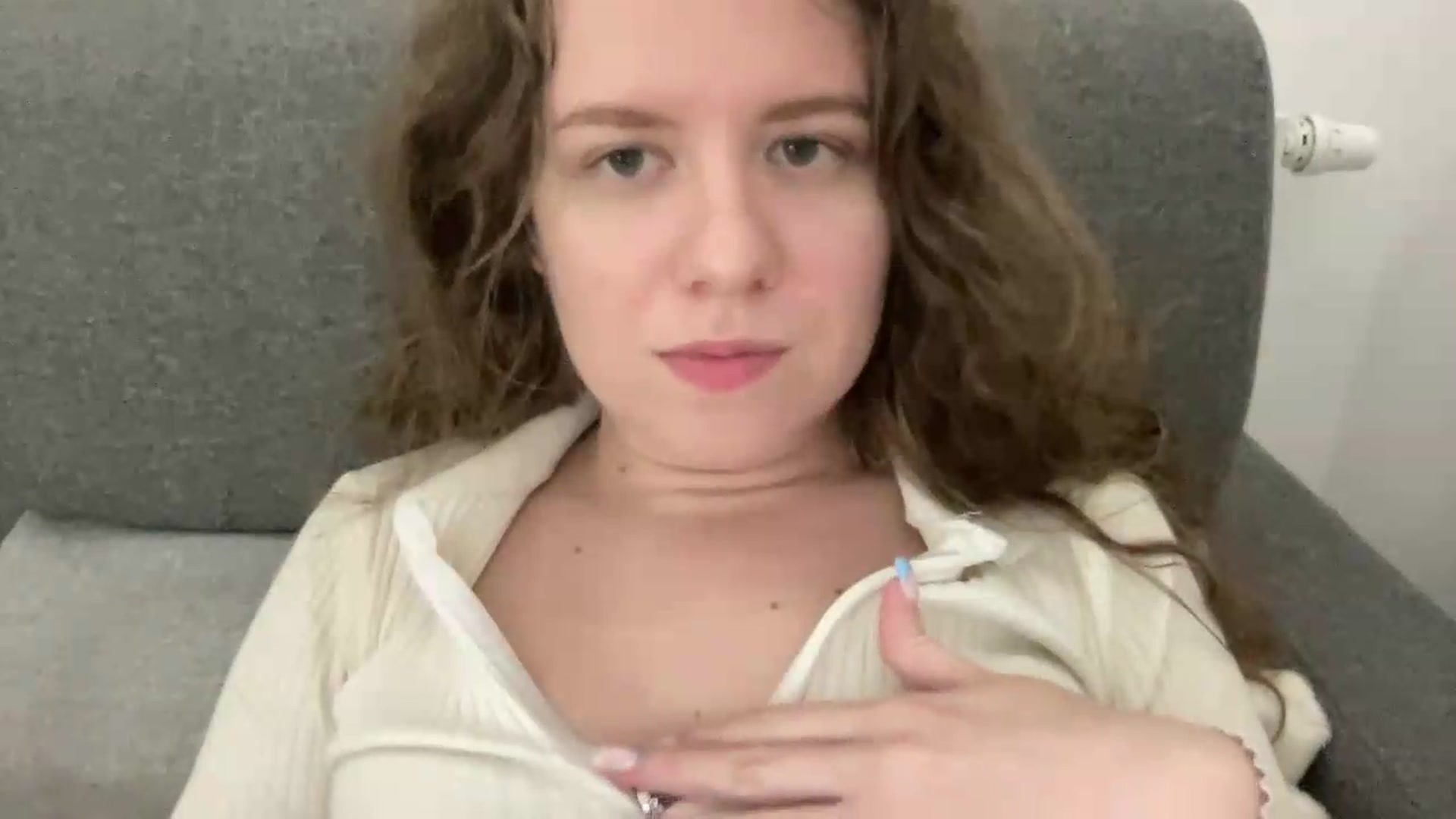 Gallery image thumbnail from BlueFlowerr's myfreecams stream on, 05/24/2026, 01:56 image 17 of 20