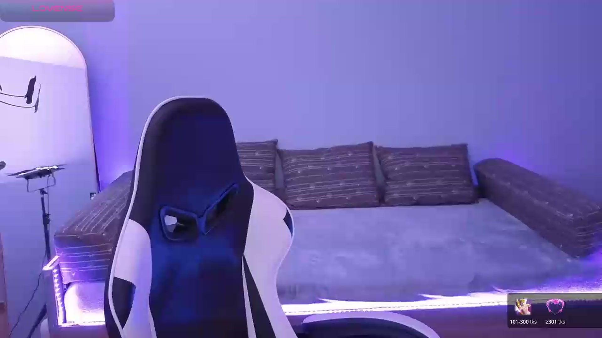 Gallery image thumbnail from BlueFlowerr's myfreecams stream on, 05/24/2026, 18:57 image 11 of 20