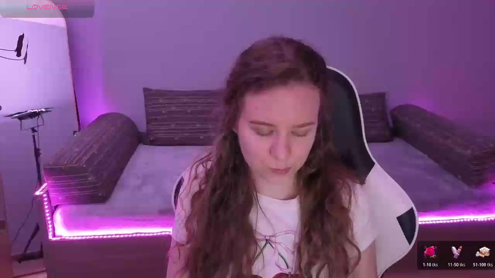Gallery image thumbnail from BlueFlowerr's myfreecams stream on, 05/24/2026, 18:57 image 3 of 20