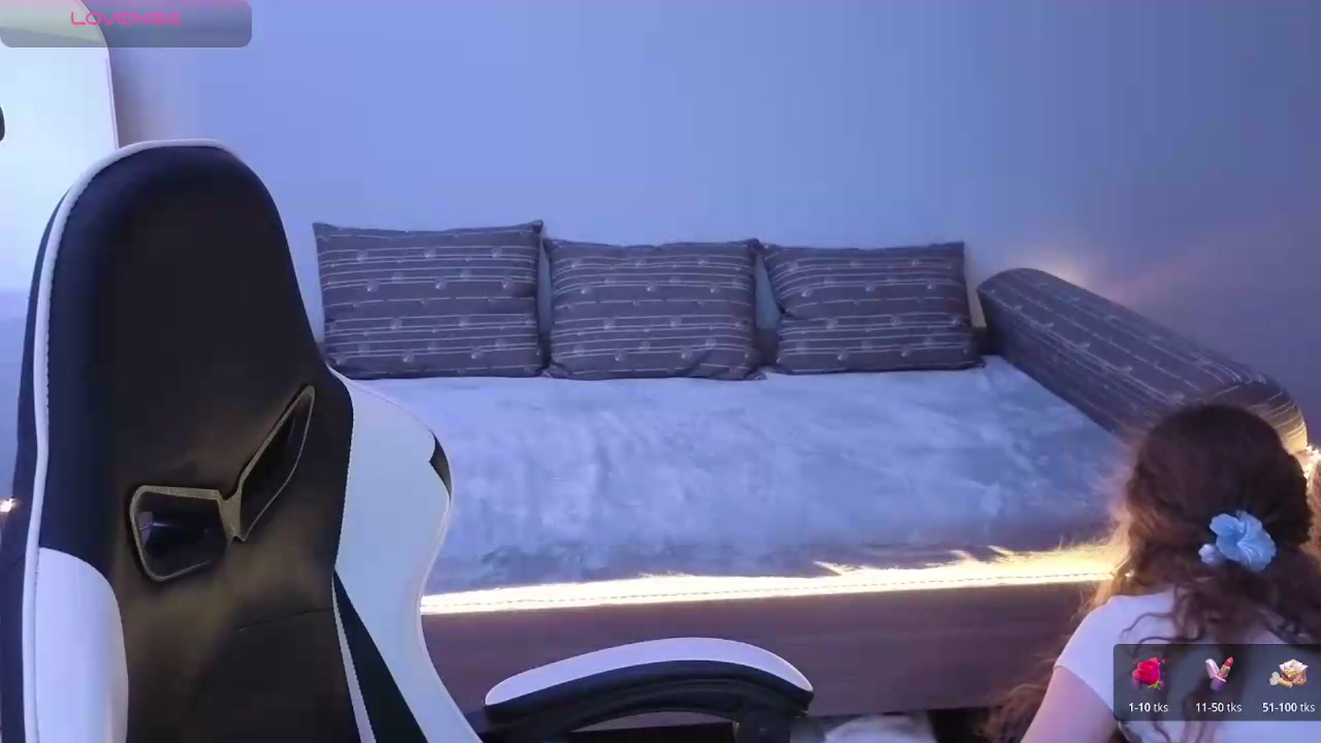 Gallery image thumbnail from BlueFlowerr's myfreecams stream on, 05/24/2026, 21:13 image 14 of 20