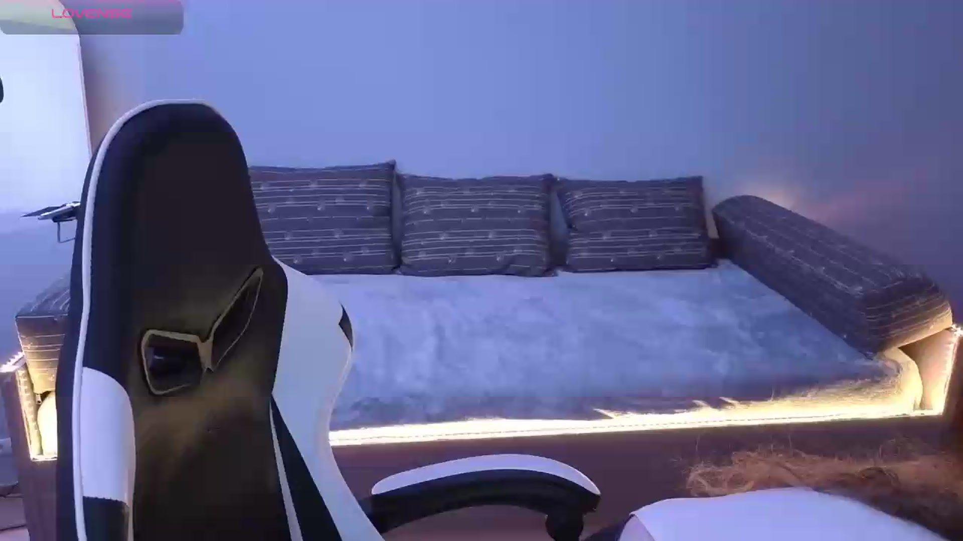 Gallery image thumbnail from BlueFlowerr's myfreecams stream on, 05/24/2026, 21:13 image 12 of 20