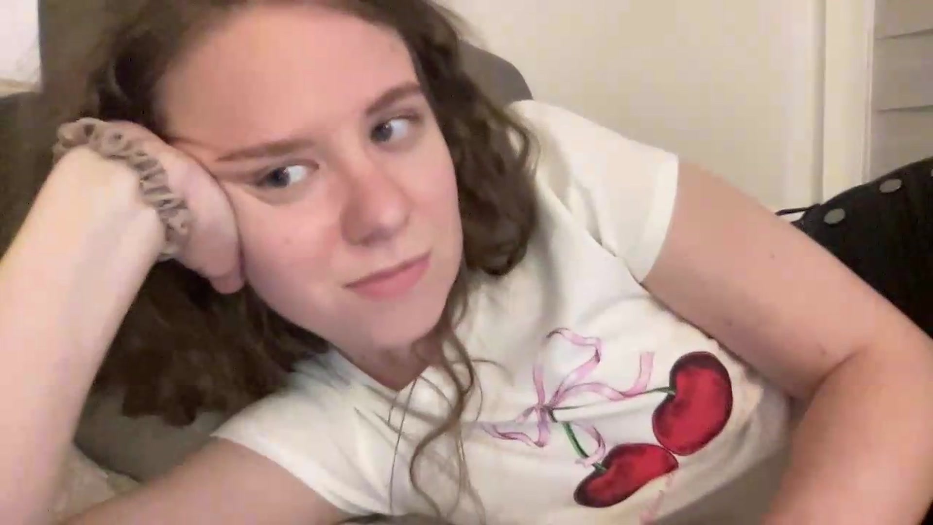 Gallery image thumbnail from BlueFlowerr's myfreecams stream on, 05/25/2026, 01:43 image 15 of 20