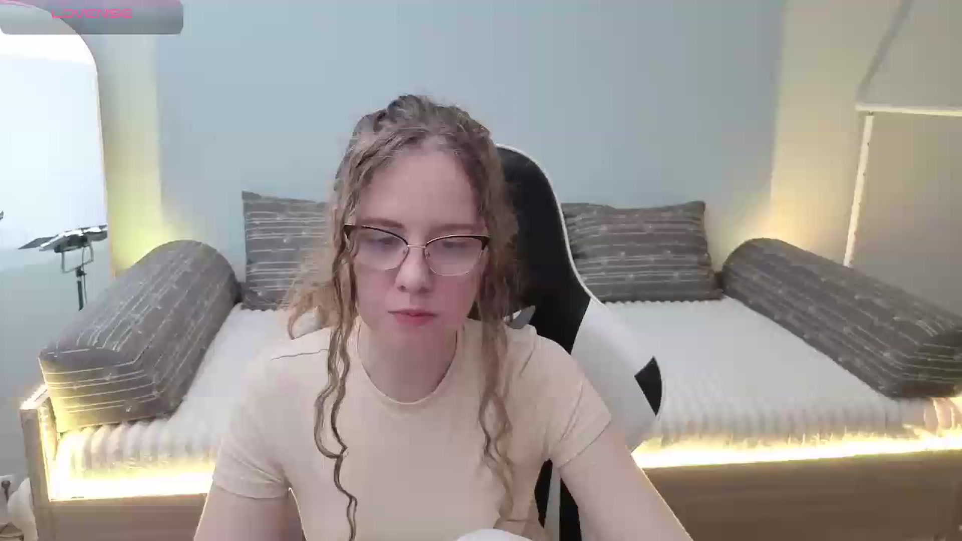 Gallery image thumbnail from BlueFlowerr's myfreecams stream on, 05/25/2026, 18:19 image 6 of 20