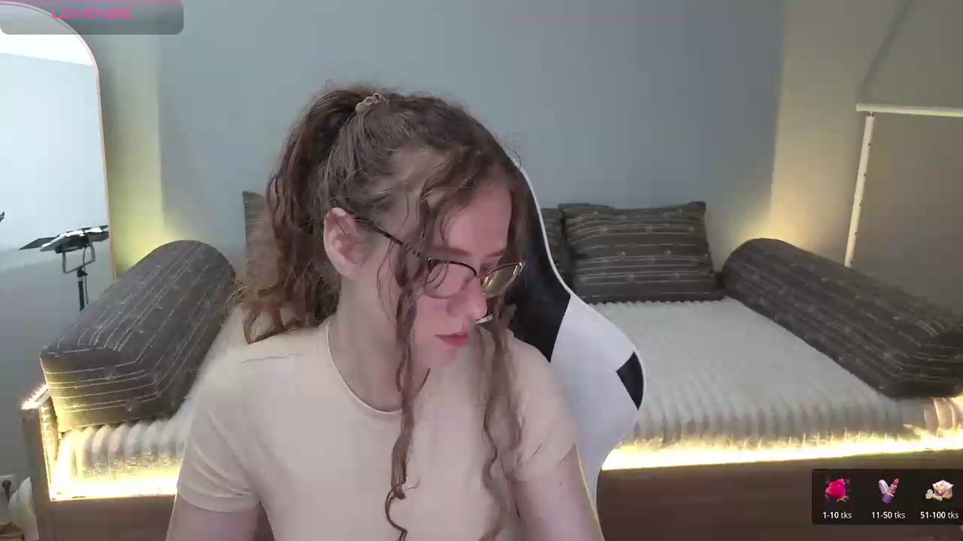 Gallery image thumbnail from BlueFlowerr's myfreecams stream on, 05/25/2026, 18:19 image 4 of 20