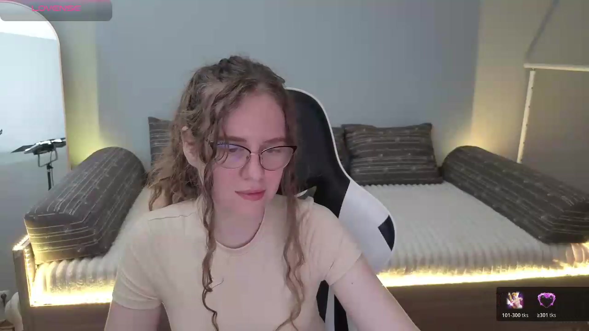 Gallery image thumbnail from BlueFlowerr's myfreecams stream on, 05/25/2026, 18:19 image 5 of 20