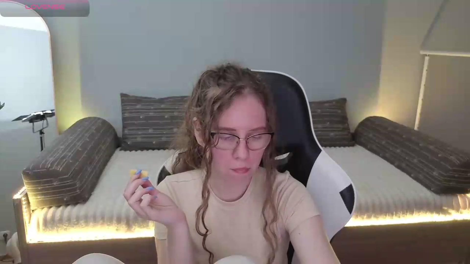 Gallery image thumbnail from BlueFlowerr's myfreecams stream on, 05/25/2026, 18:19 image 7 of 20