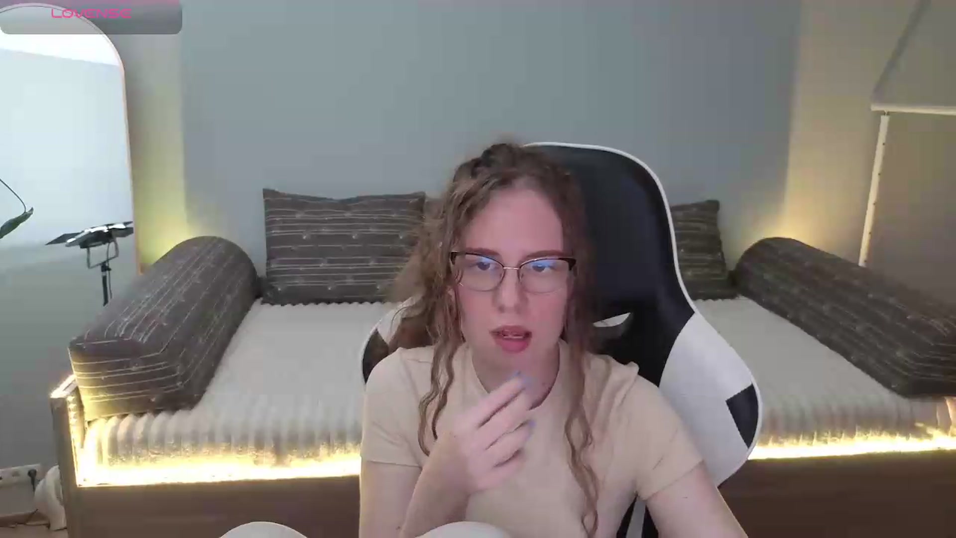 Gallery image thumbnail from BlueFlowerr's myfreecams stream on, 05/25/2026, 18:19 image 9 of 20