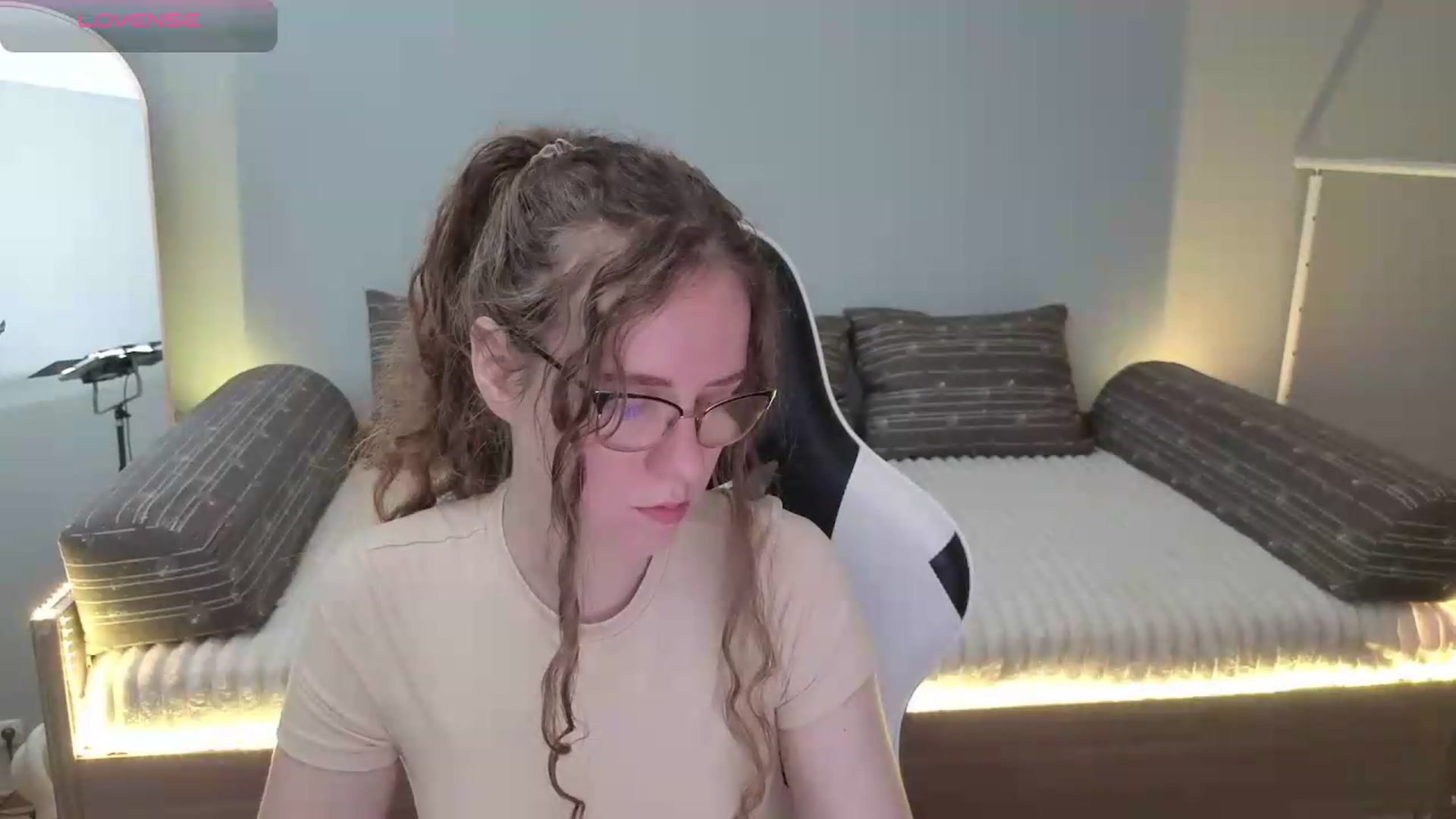 Gallery image thumbnail from BlueFlowerr's myfreecams stream on, 05/25/2026, 18:19 image 2 of 20