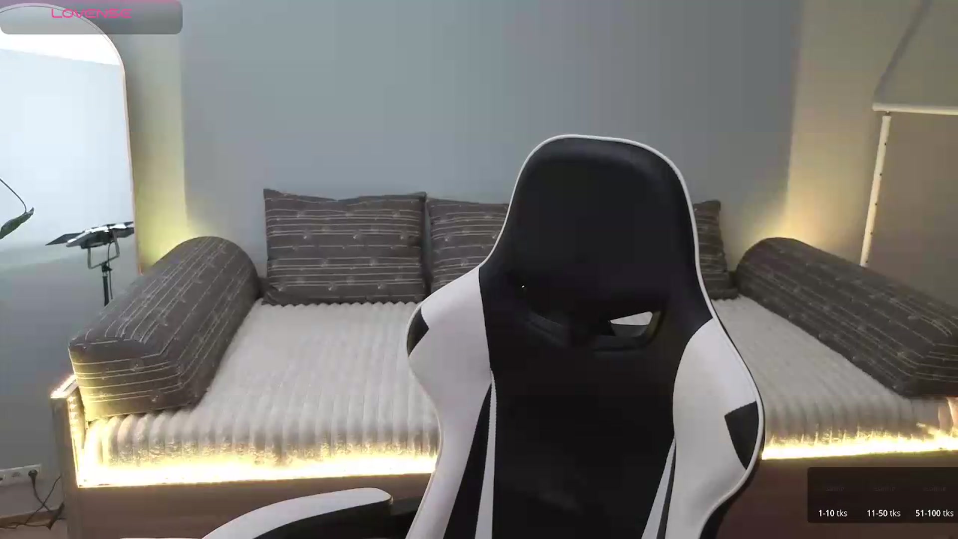 Gallery image thumbnail from BlueFlowerr's myfreecams stream on, 05/25/2026, 18:19 image 12 of 20
