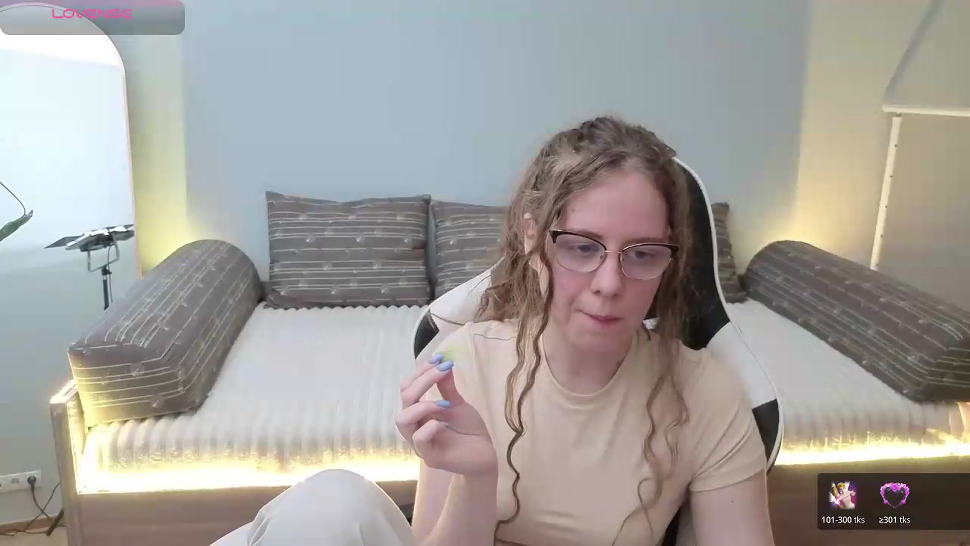 Gallery image thumbnail from BlueFlowerr's myfreecams stream on, 05/25/2026, 18:19 image 14 of 20