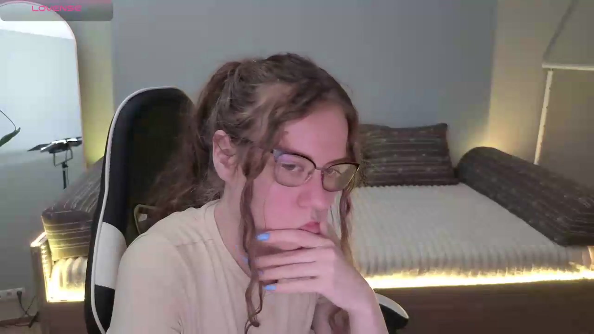 Gallery image thumbnail from BlueFlowerr's myfreecams stream on, 05/25/2026, 18:19 image 18 of 20