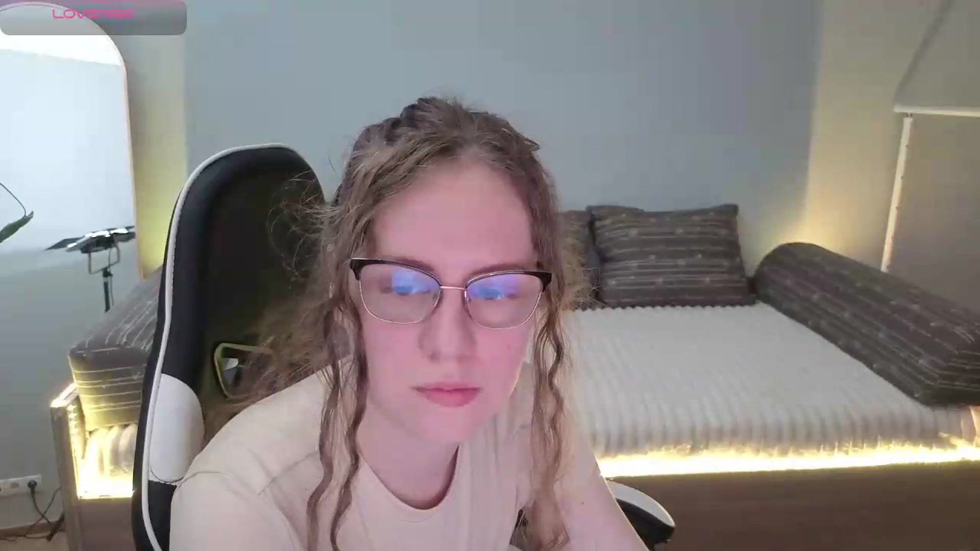 Gallery image thumbnail from BlueFlowerr's myfreecams stream on, 05/25/2026, 18:19 image 16 of 20