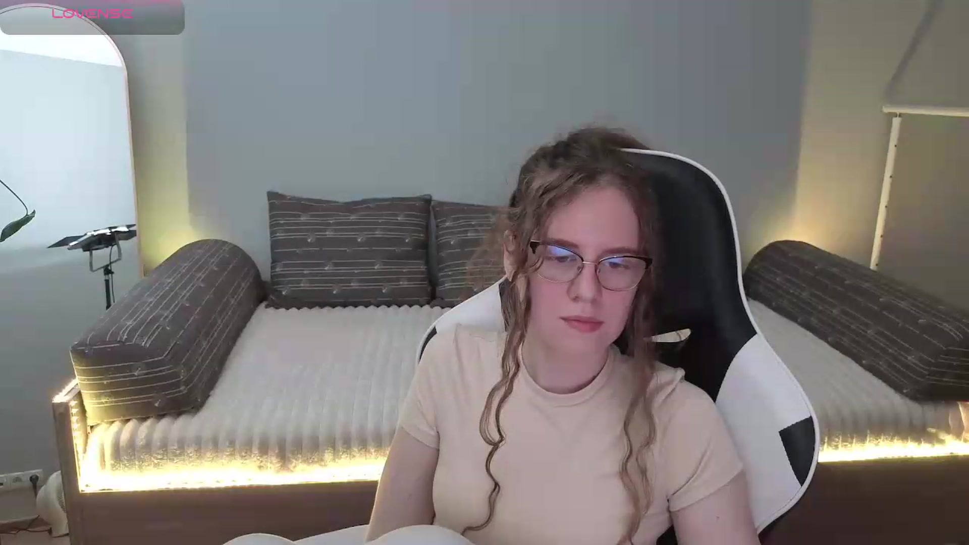 Gallery image thumbnail from BlueFlowerr's myfreecams stream on, 05/25/2026, 18:19 image 11 of 20