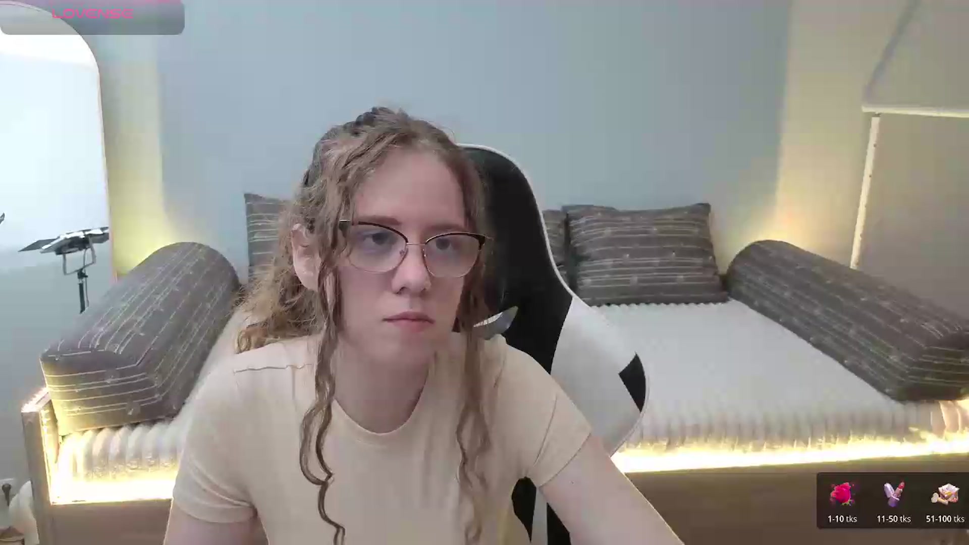 Gallery image thumbnail from BlueFlowerr's myfreecams stream on, 05/25/2026, 18:19 image 3 of 20