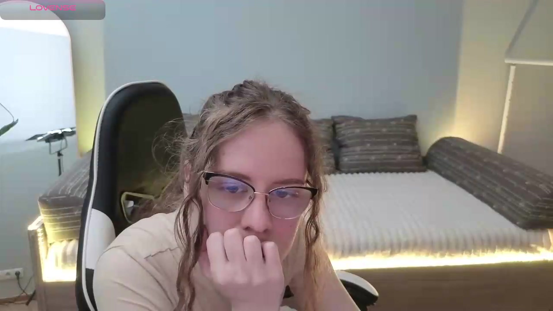 Gallery image thumbnail from BlueFlowerr's myfreecams stream on, 05/25/2026, 18:19 image 17 of 20