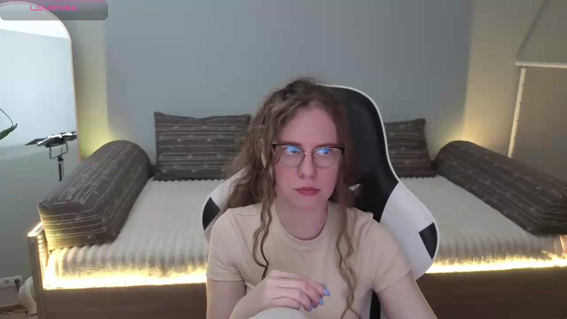 Gallery image thumbnail from BlueFlowerr's myfreecams stream on, 05/25/2026, 18:19 image 8 of 20