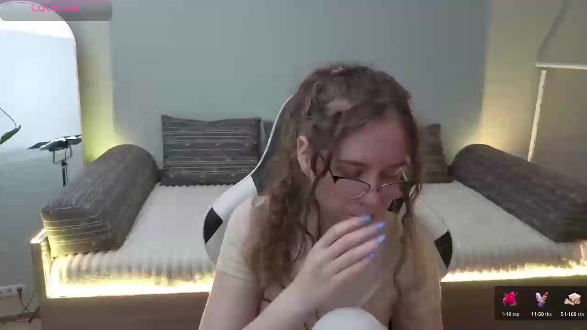 Gallery image thumbnail from BlueFlowerr's myfreecams stream on, 05/25/2026, 20:06 image 6 of 20