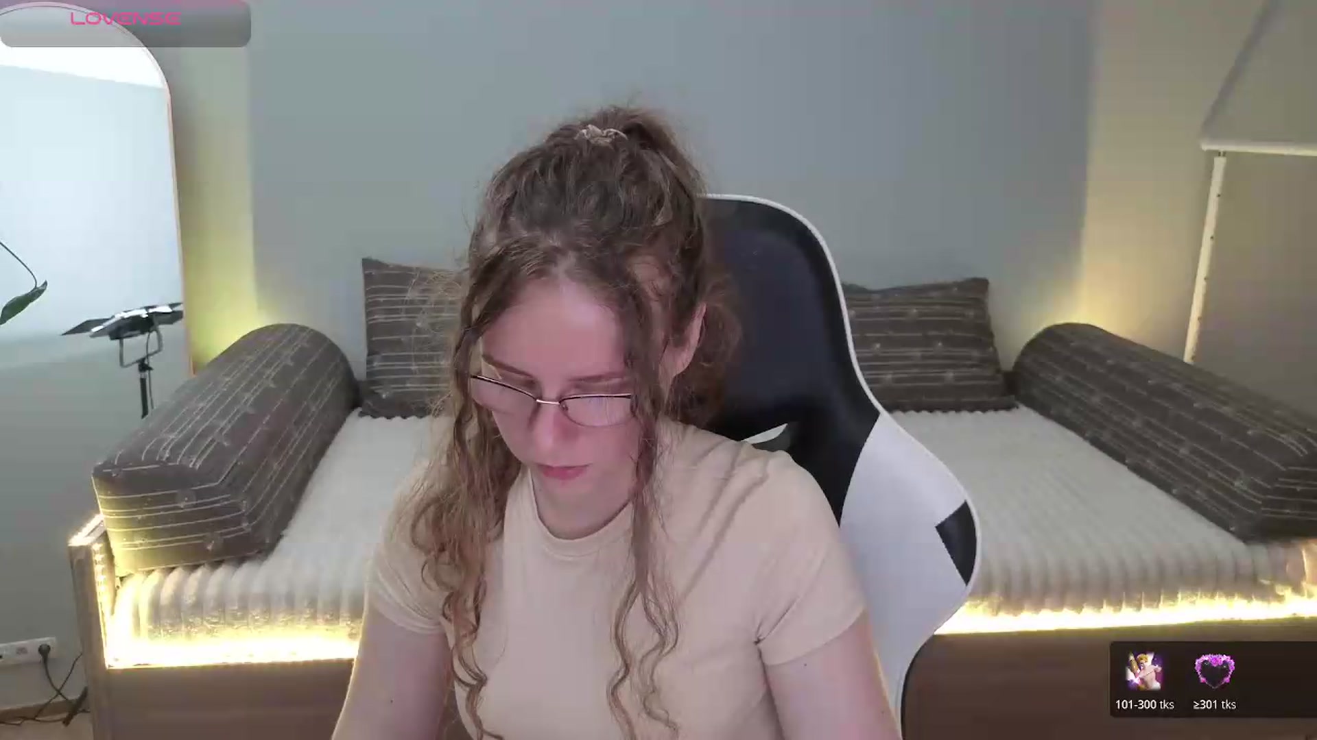Gallery image thumbnail from BlueFlowerr's myfreecams stream on, 05/25/2026, 20:06 image 11 of 20