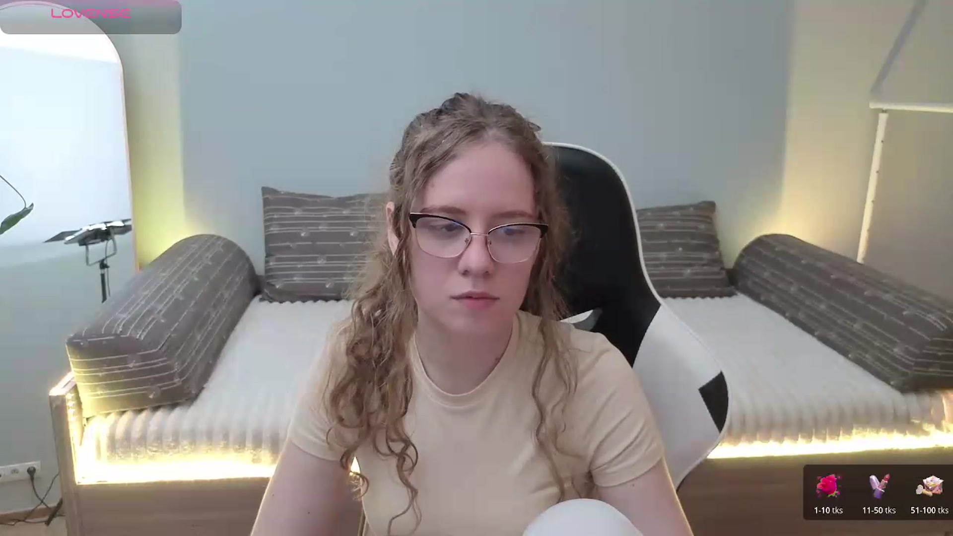 Gallery image thumbnail from BlueFlowerr's myfreecams stream on, 05/25/2026, 20:06 image 5 of 20
