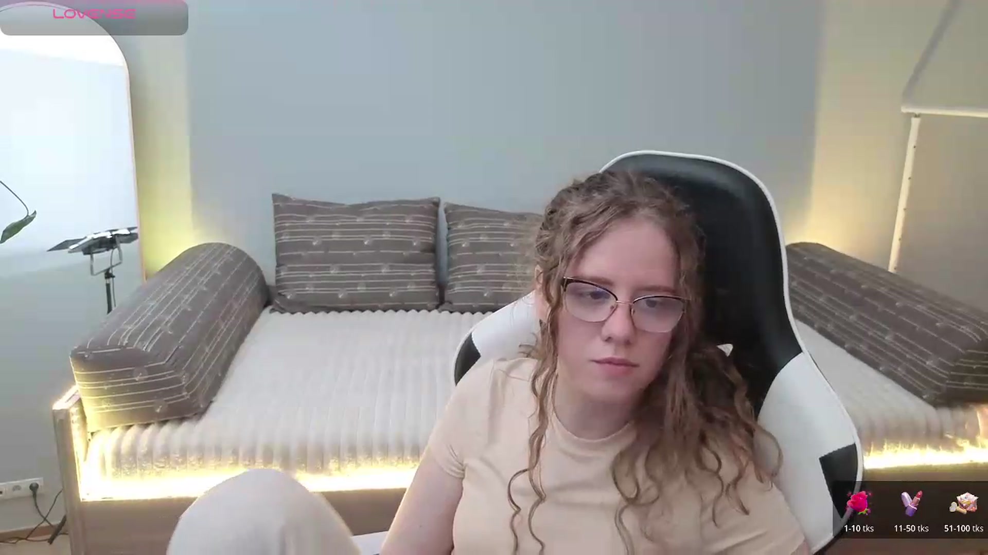 Gallery image thumbnail from BlueFlowerr's myfreecams stream on, 05/25/2026, 20:06 image 15 of 20