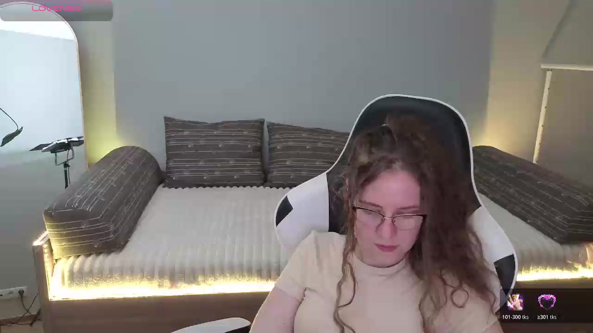 Gallery image thumbnail from BlueFlowerr's myfreecams stream on, 05/25/2026, 20:06 image 20 of 20