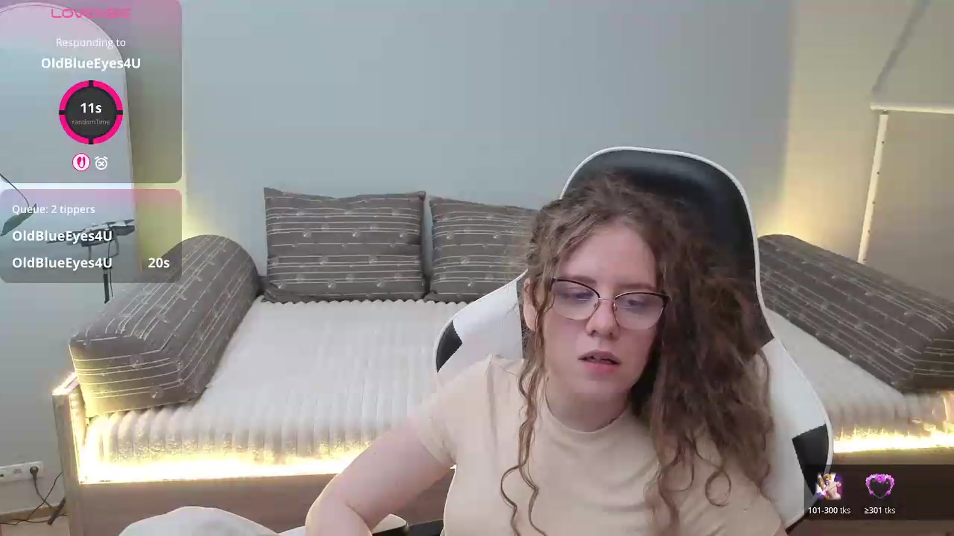 Gallery image thumbnail from BlueFlowerr's myfreecams stream on, 05/25/2026, 20:06 image 18 of 20